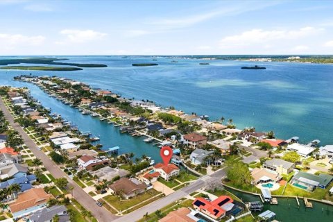 Villa ou maison à vendre à Clearwater, Floride: 4 chambres, 312.71 m2 № 2135533 - photo 4