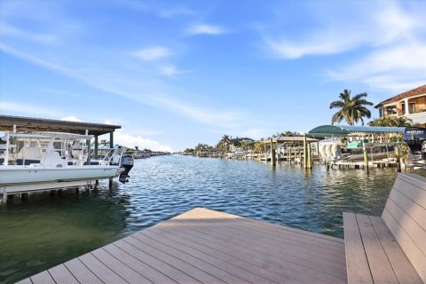 Villa ou maison à vendre à Clearwater, Floride: 4 chambres, 312.71 m2 № 2135533 - photo 2