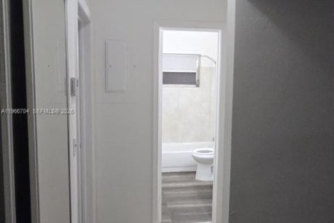 Снять в аренду виллу или дом в Холливуд, Флорида 2 спальни, 194.82м2, № 2028538 - фото 7