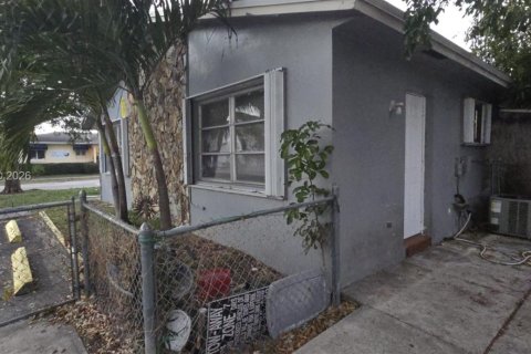 Снять в аренду виллу или дом в Холливуд, Флорида 2 спальни, 194.82м2, № 2028538 - фото 2