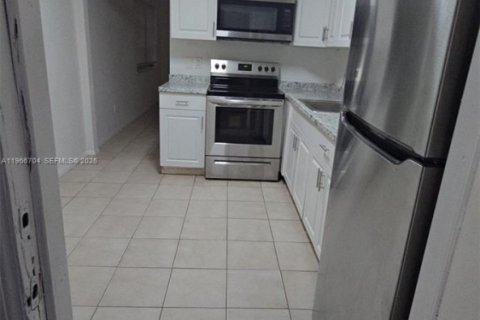 Снять в аренду виллу или дом в Холливуд, Флорида 2 спальни, 194.82м2, № 2028538 - фото 9