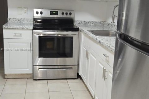 Снять в аренду виллу или дом в Холливуд, Флорида 2 спальни, 194.82м2, № 2028538 - фото 8