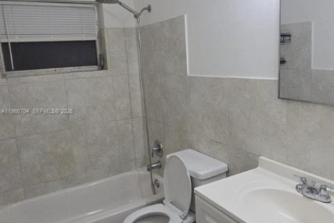 Снять в аренду виллу или дом в Холливуд, Флорида 2 спальни, 194.82м2, № 2028538 - фото 13