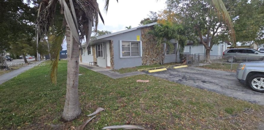 Дом в Холливуд, Флорида 2 спальни, 194.82м2 № 2028538