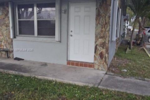 Снять в аренду виллу или дом в Холливуд, Флорида 2 спальни, 194.82м2, № 2028538 - фото 4