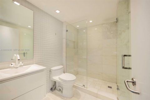 Condo in Miami, Florida, 2 bedrooms № 2267937 - photo 16