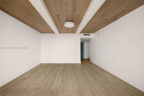 Condo in Miami, Florida, 2 bedrooms № 2267937 - photo 15