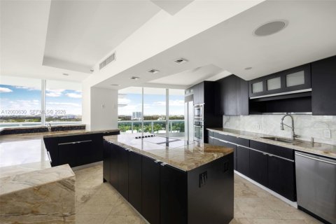 Condo in Miami, Florida, 2 bedrooms № 2267937 - photo 11