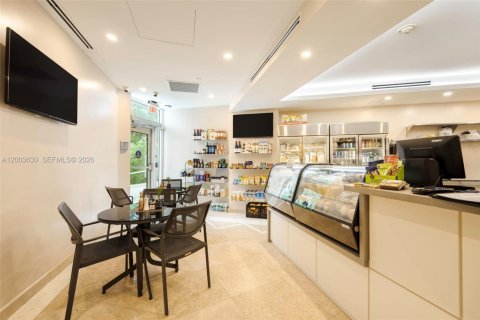 Condo in Miami, Florida, 2 bedrooms № 2267937 - photo 23