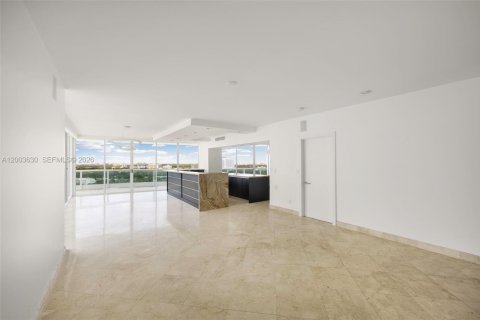 Condo in Miami, Florida, 2 bedrooms № 2267937 - photo 7