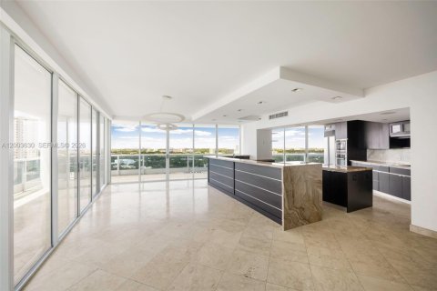 Condo in Miami, Florida, 2 bedrooms № 2267937 - photo 8