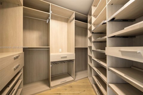 Condo in Miami, Florida, 2 bedrooms № 2267937 - photo 18