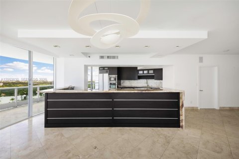 Condo in Miami, Florida, 2 bedrooms № 2267937 - photo 10