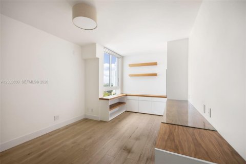 Condo in Miami, Florida, 2 bedrooms № 2267937 - photo 14