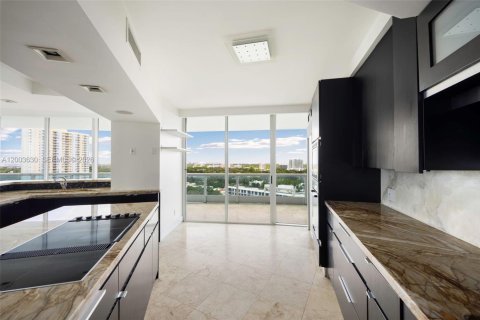 Condo in Miami, Florida, 2 bedrooms № 2267937 - photo 12