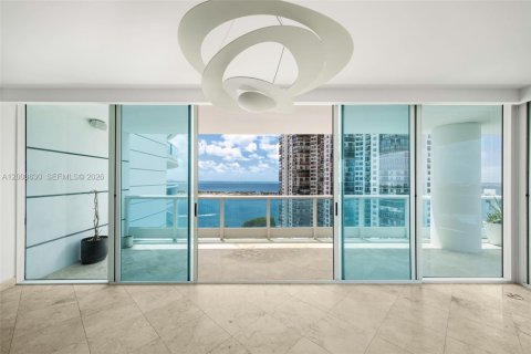 Condo in Miami, Florida, 2 bedrooms № 2267937 - photo 5
