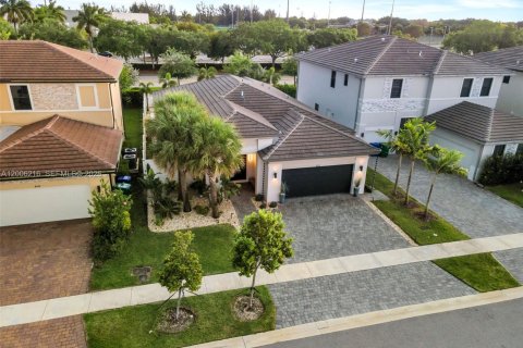 Villa ou maison à vendre à Miramar, Floride: 3 chambres, 190.17 m2 № 2070775 - photo 4