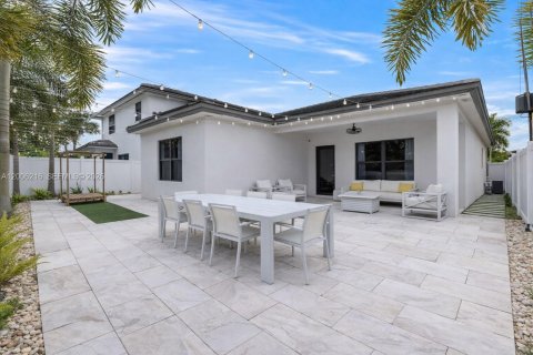 Villa ou maison à vendre à Miramar, Floride: 3 chambres, 190.17 m2 № 2070775 - photo 9