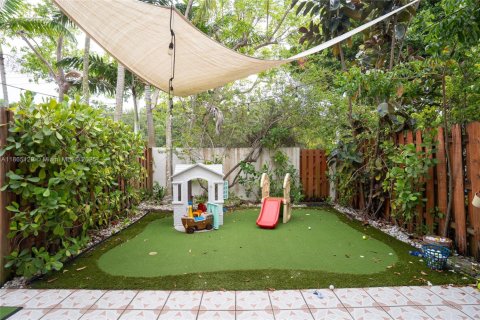 Adosado en venta en Miami, Florida, 2 dormitorios, 109.35 m2 № 1893417 - foto 19