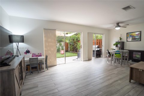 Adosado en venta en Miami, Florida, 2 dormitorios, 109.35 m2 № 1893417 - foto 6