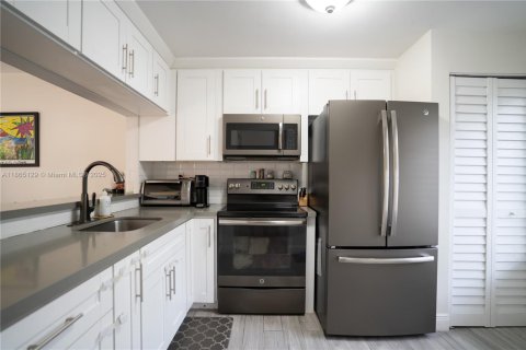 Adosado en venta en Miami, Florida, 2 dormitorios, 109.35 m2 № 1893417 - foto 2