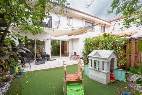 Adosado en venta en Miami, Florida, 2 dormitorios, 109.35 m2 № 1893417 - foto 21