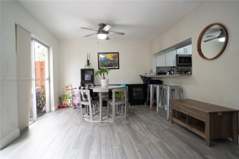 Adosado en venta en Miami, Florida, 2 dormitorios, 109.35 m2 № 1893417 - foto 8