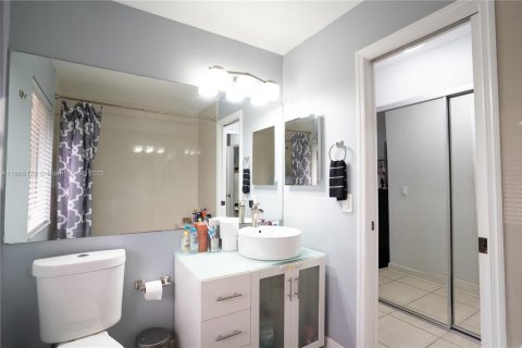 Adosado en venta en Miami, Florida, 2 dormitorios, 109.35 m2 № 1893417 - foto 17