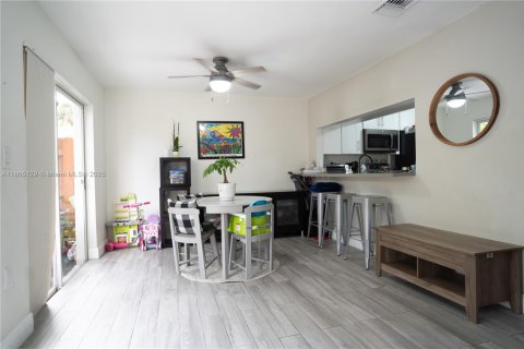 Adosado en venta en Miami, Florida, 2 dormitorios, 109.35 m2 № 1893417 - foto 7