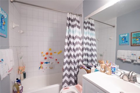 Adosado en venta en Miami, Florida, 2 dormitorios, 109.35 m2 № 1893417 - foto 12