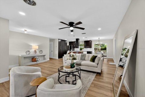 Casa en venta en Brandon, Florida, 4 dormitorios, 152.64 m2 № 1907711 - foto 6