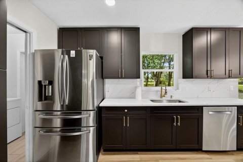 Casa en venta en Brandon, Florida, 4 dormitorios, 152.64 m2 № 1907711 - foto 11