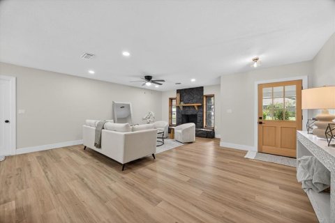 Casa en venta en Brandon, Florida, 4 dormitorios, 152.64 m2 № 1907711 - foto 3