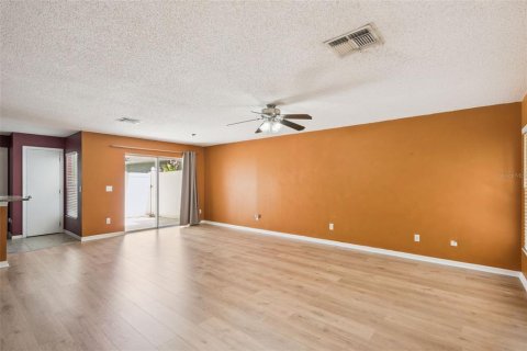 Touwnhouse à vendre à Orlando, Floride: 3 chambres, 154.5 m2 № 2347559 - photo 5