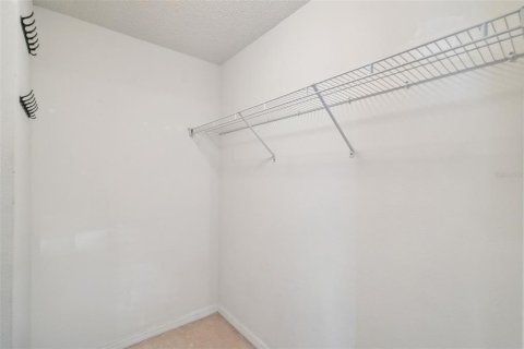 Touwnhouse à vendre à Orlando, Floride: 3 chambres, 154.5 m2 № 2347559 - photo 17
