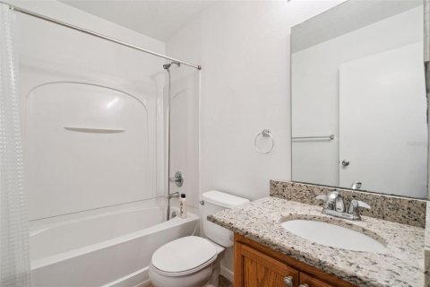 Touwnhouse à vendre à Orlando, Floride: 3 chambres, 154.5 m2 № 2347559 - photo 16