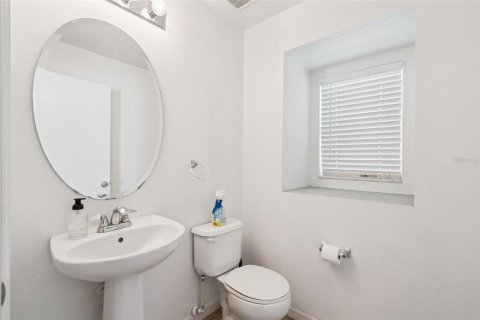 Touwnhouse à vendre à Orlando, Floride: 3 chambres, 154.5 m2 № 2347559 - photo 15