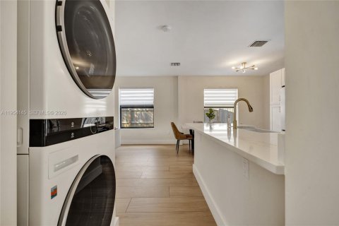 Villa ou maison à vendre à Fort Lauderdale, Floride: 4 chambres, 208.84 m2 № 2025403 - photo 12