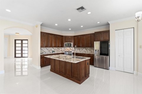 House in Miramar, Florida 6 bedrooms, 286.6 sq.m. № 2254336 - photo 17
