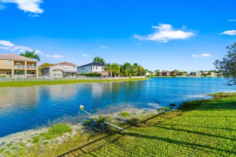 House in Miramar, Florida 6 bedrooms, 286.6 sq.m. № 2254336 - photo 7