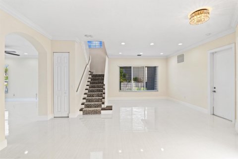 House in Miramar, Florida 6 bedrooms, 286.6 sq.m. № 2254336 - photo 12