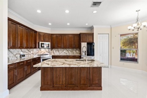 House in Miramar, Florida 6 bedrooms, 286.6 sq.m. № 2254336 - photo 16