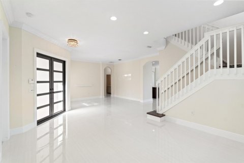 House in Miramar, Florida 6 bedrooms, 286.6 sq.m. № 2254336 - photo 13