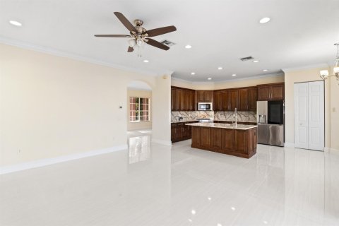 House in Miramar, Florida 6 bedrooms, 286.6 sq.m. № 2254336 - photo 19