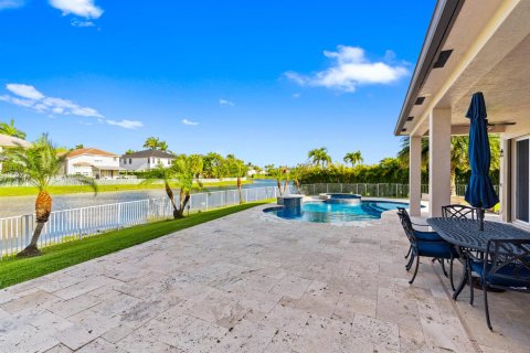 House in Miramar, Florida 6 bedrooms, 286.6 sq.m. № 2254336 - photo 11