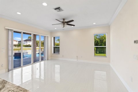 House in Miramar, Florida 6 bedrooms, 286.6 sq.m. № 2254336 - photo 24