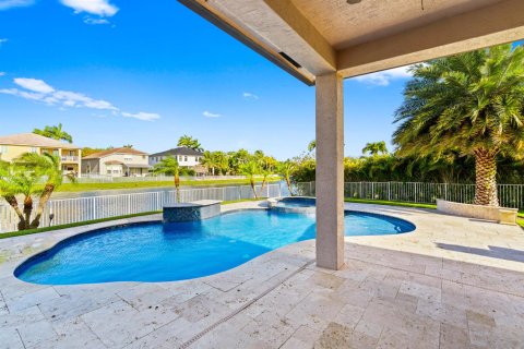 House in Miramar, Florida 6 bedrooms, 286.6 sq.m. № 2254336 - photo 10