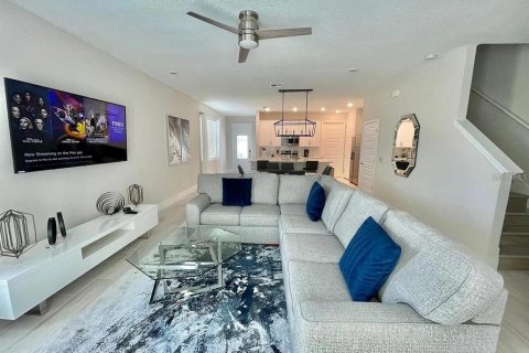 Townhouse in Four Corners, Florida 3 bedrooms, 154.12 sq.m. № 1797768 - photo 3