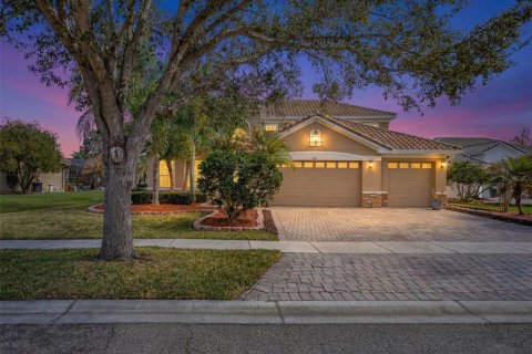 House in BELLALAGO in Kissimmee, Florida 4 bedrooms, 333.52 sq.m. № 2119015