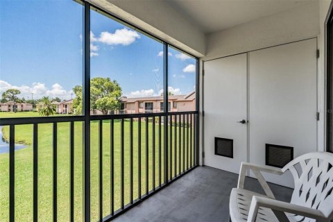 Condominio en venta en Oldsmar, Florida, 2 dormitorios, 101.64 m2 № 2218500 - foto 15